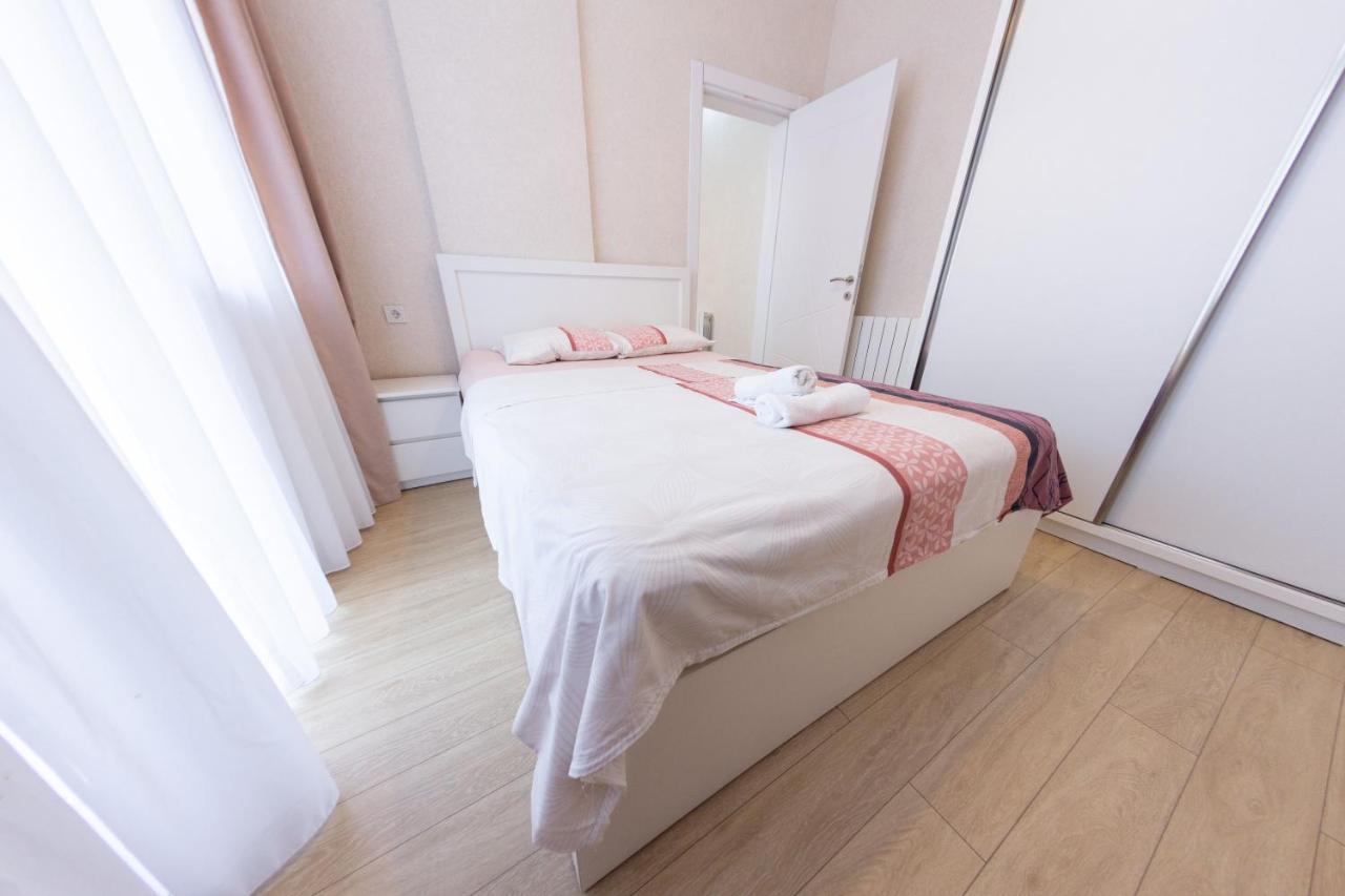 5 Apartment In One Boulding - Near Stadium Batumi Exteriör bild