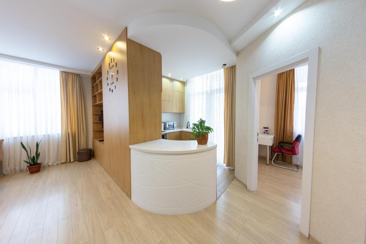 5 Apartment In One Boulding - Near Stadium Batumi Exteriör bild