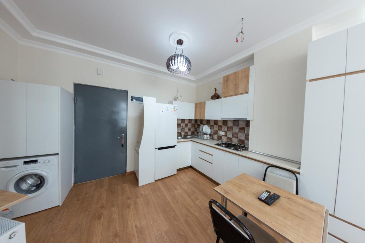 5 Apartment In One Boulding - Near Stadium Batumi Exteriör bild