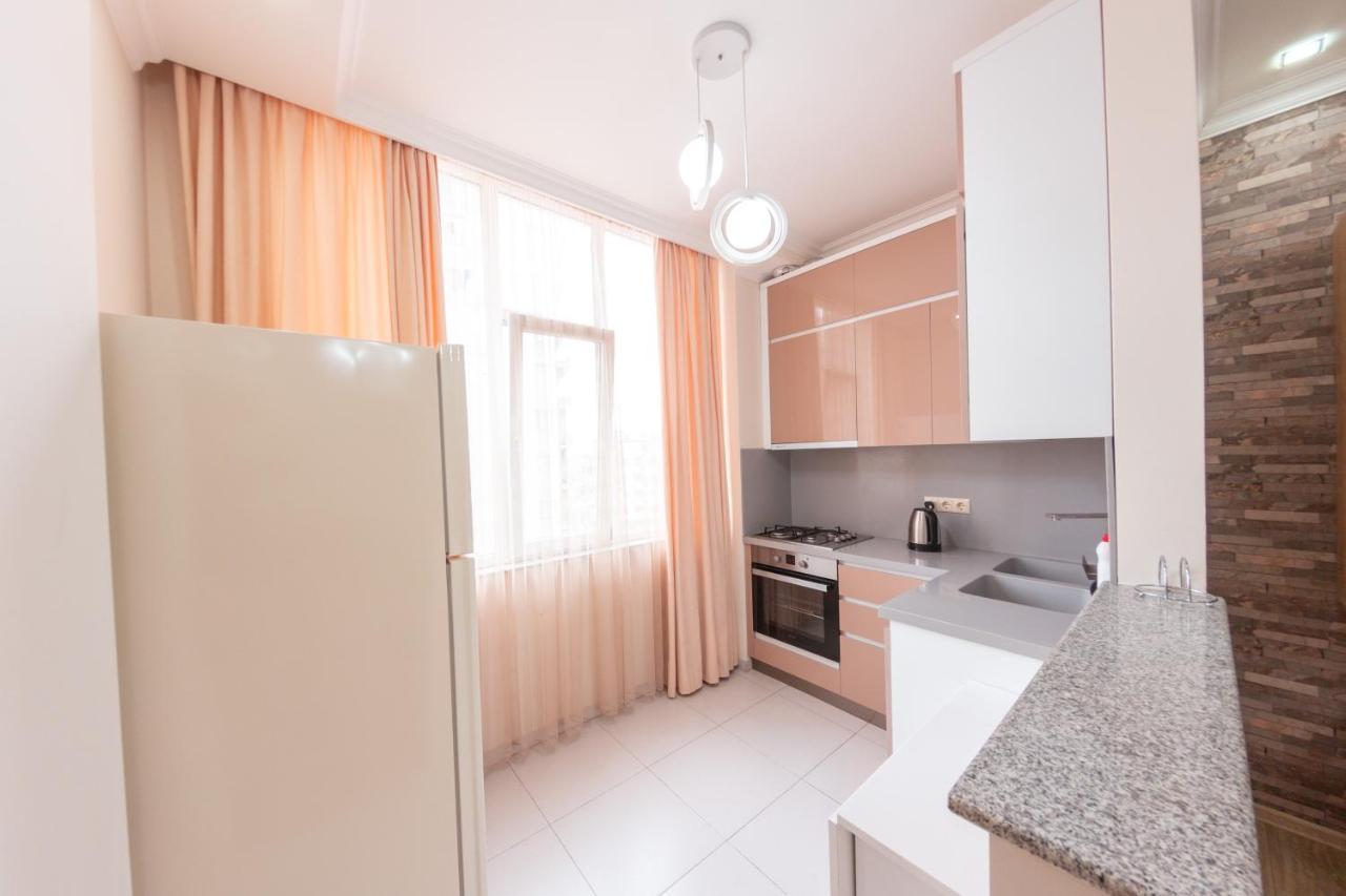 5 Apartment In One Boulding - Near Stadium Batumi Exteriör bild