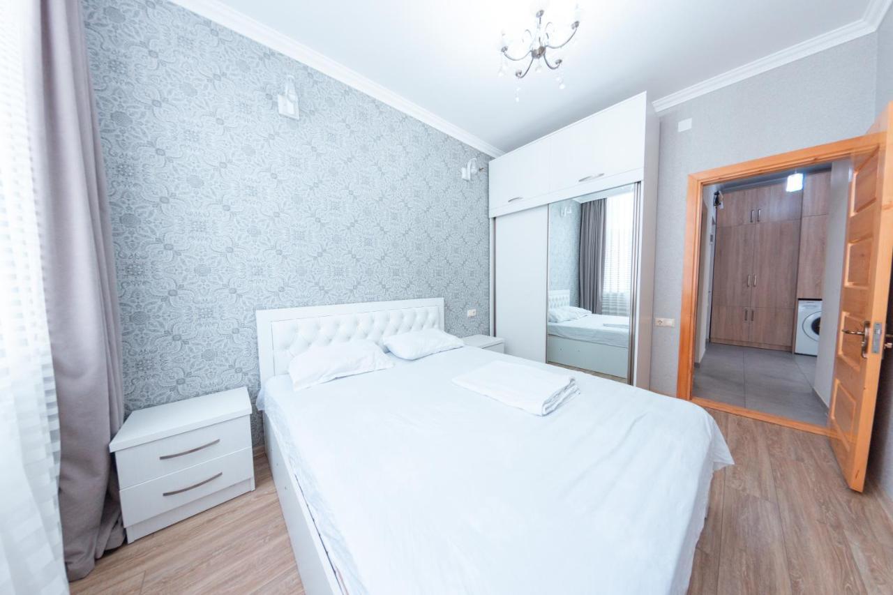 5 Apartment In One Boulding - Near Stadium Batumi Exteriör bild